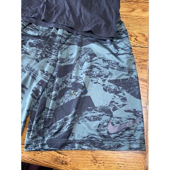 Adidas T Shirt Men's Medium  Short Sleeve Black & Nike Green Shorts Med - Picture 2 of 7